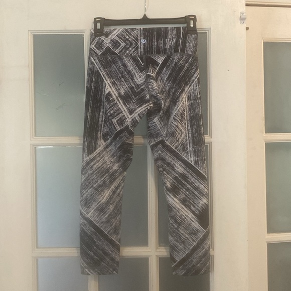 Lululemon Leggings Cropped Size 4 - Picture 2 of 4